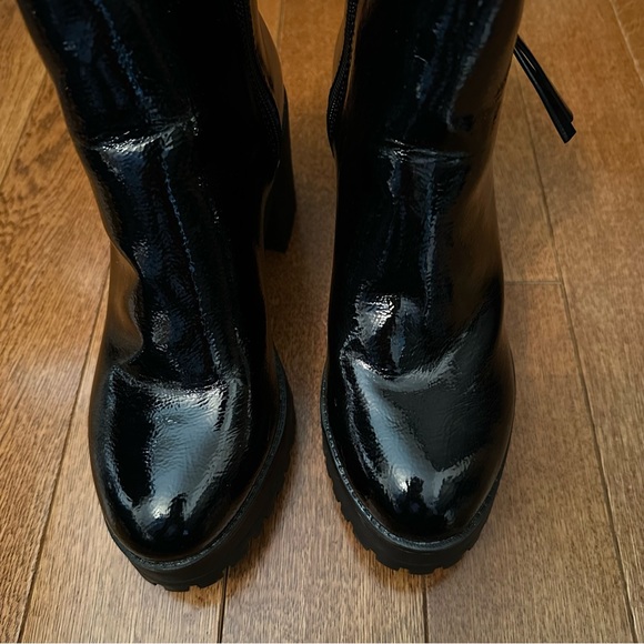 Shiny heeled booties - Picture 10 of 12